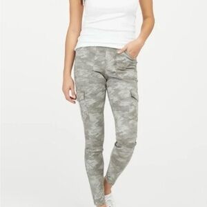Spanx Stretch Camouflage Cargo Pants Size S/P Stone Wash Camo